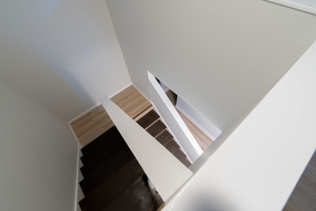 Building Photo - Charming 3 Bed 1.5 Bath Townhome in Wood Village!