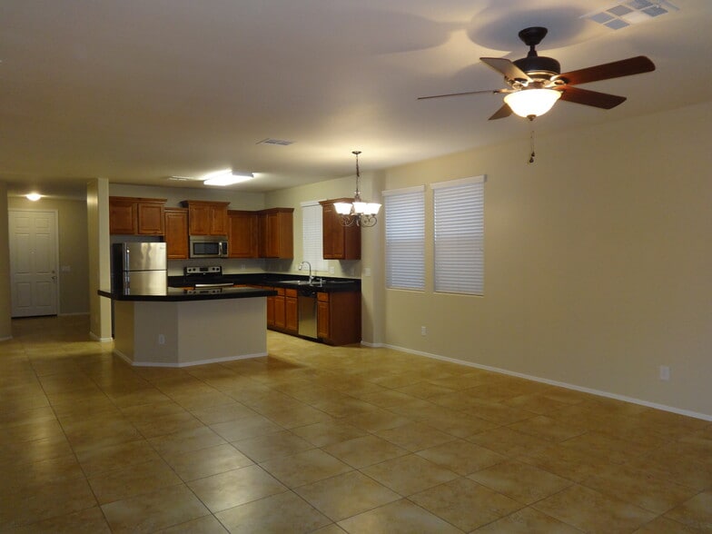 Building Photo - 7600 W Spur Dr