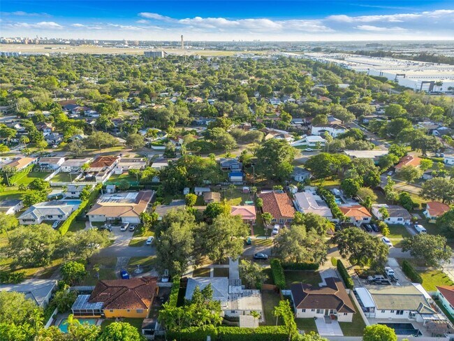 Building Photo - 333 Linwood Dr