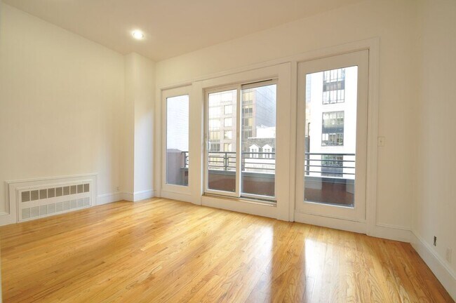 Building Photo - 143 E 57th St