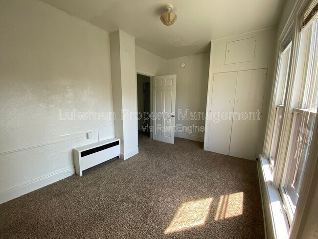 Building Photo - 431 W Vine St