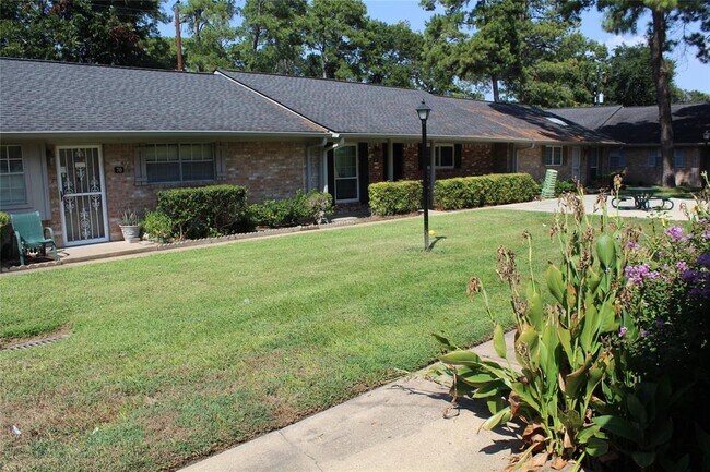 Building Photo - 1016 W Tri Oaks Ln