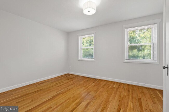 Building Photo - 342 Wesmond Dr