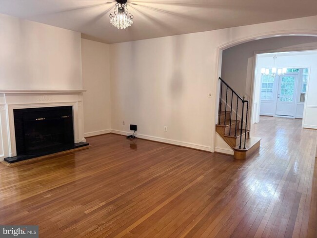 Building Photo - 4417 Volta Pl NW