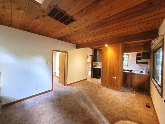 Building Photo - Cabin Style Home, 2 Bedroom - Bellingham, Toledo St