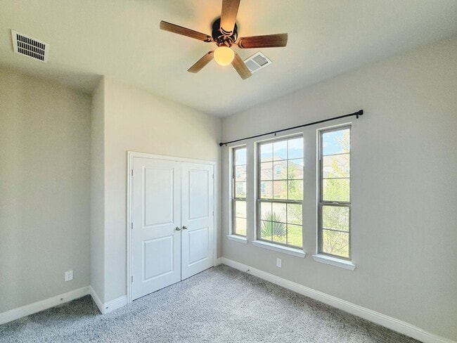 Building Photo - Gorgeous 4-Bedroom Home in Woodbridge Esta...