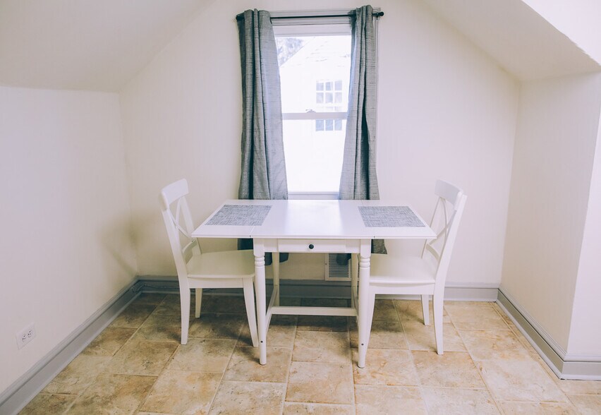 Building Photo - 1111 Rayon St