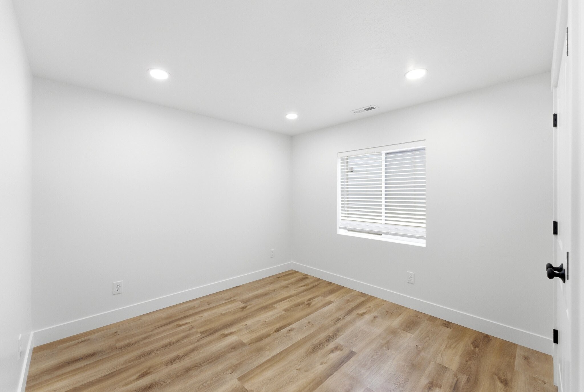 Building Photo - 2432 W Santa Fe Dr