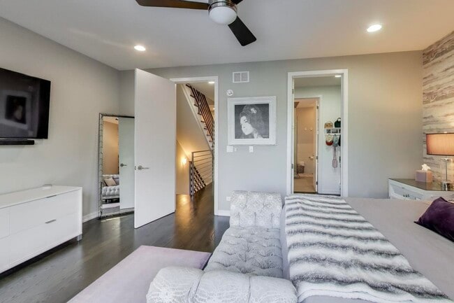 Building Photo - 1632 W Ohio St