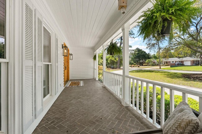 Building Photo - 5704 Woodside Ave