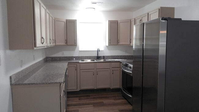 Primary Photo - 513 Apple St