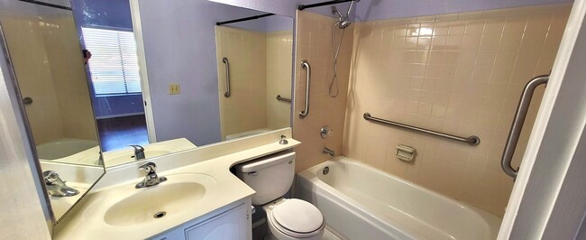 Building Photo - AFFORDABLE UNIT IN NORTH PHOENIX COMING SOOM!!!