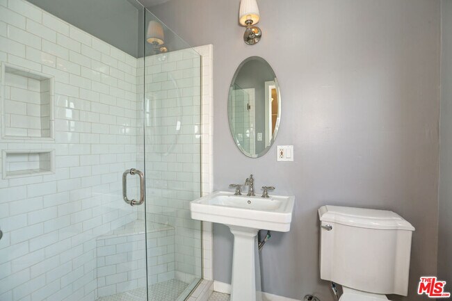 Building Photo - 11338 Cashmere St