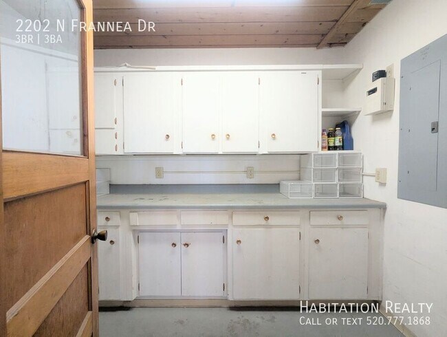 Building Photo - 2202 N Frannea Dr