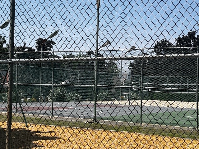 tennis courts & playground - 8108 S Cottonwood Hills Cir
