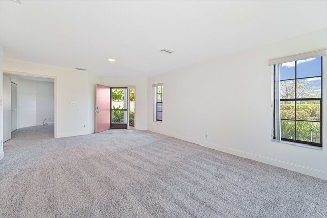 Building Photo - NOW AVAILABLE - First Floor Condo with 1 Car Garage in Eagle Ridge!