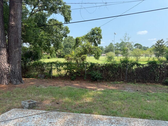 Building Photo - 1420 Claremont Cir
