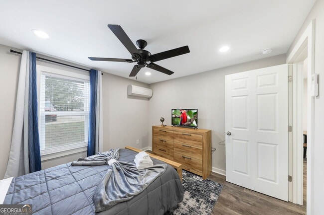 Building Photo - 243 N Georgia Ave