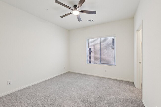 Building Photo - 10971 Meridian Flds Ave