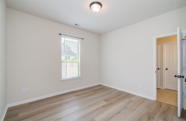 Building Photo - 28666 Pleasant Forest Dr