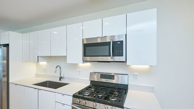 Building Photo - 250 Meridian St