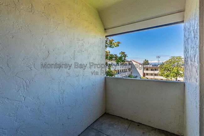 Building Photo - 500 Glenwood Cir
