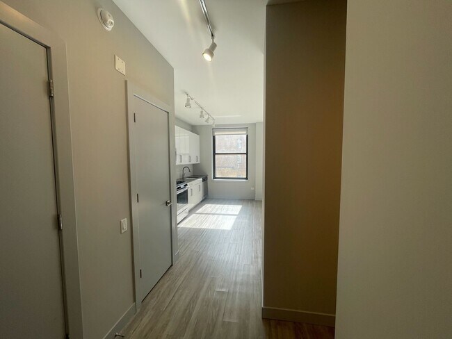 Building Photo - 331 S Wells St