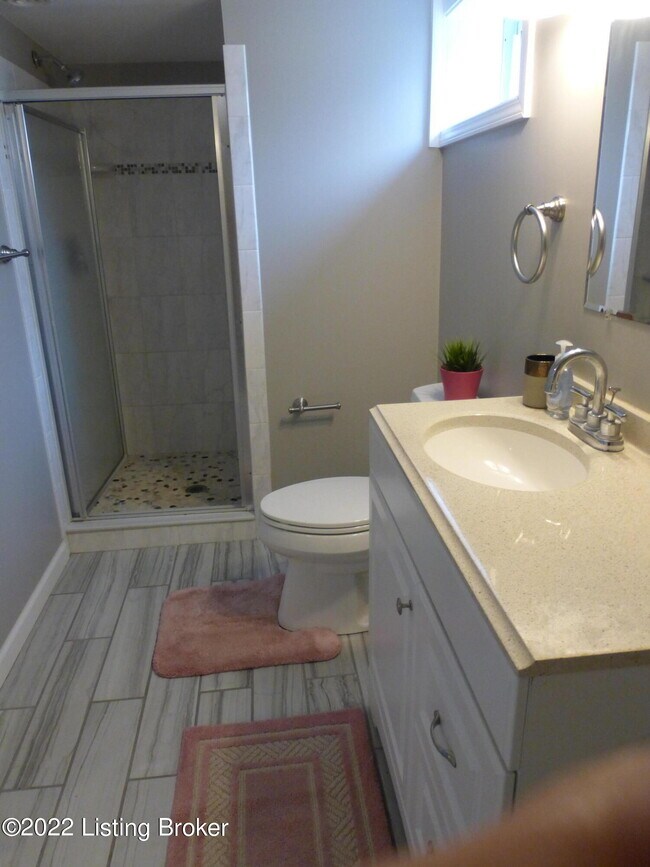 Building Photo - 701 Rudy Ln