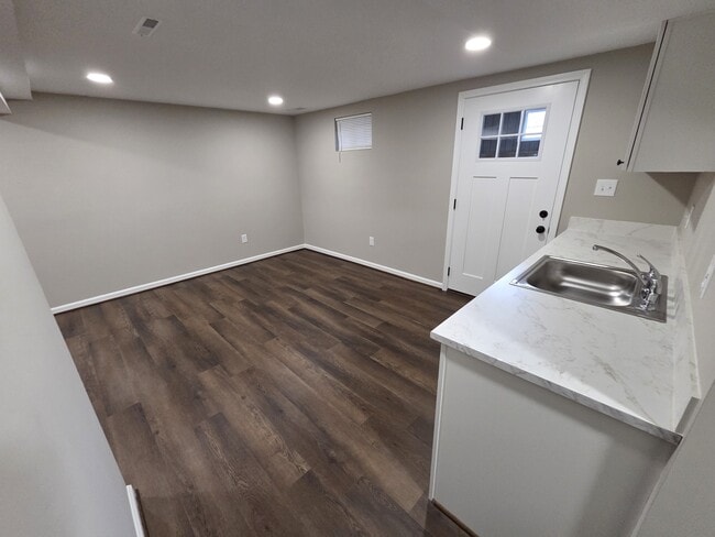 Building Photo - 611 Austin Ln