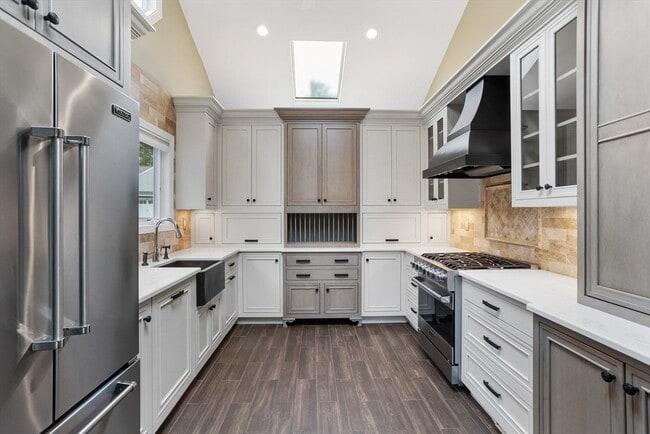 Building Photo - 3 Appian Way