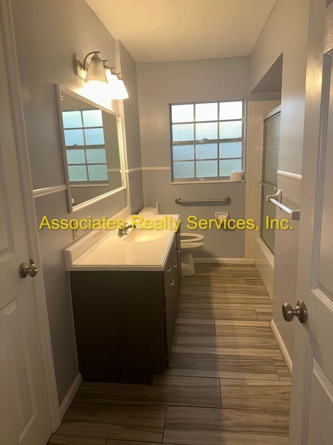 Building Photo - Three bedroom, two bath - 1720 Sq. ft., Acre lot