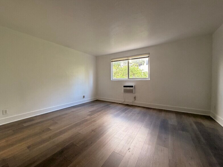 Building Photo - 132 SW 9th St