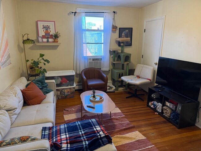 Building Photo - 60 Pleasant St