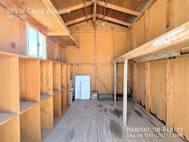 Building Photo - 965 W Calle Aragon