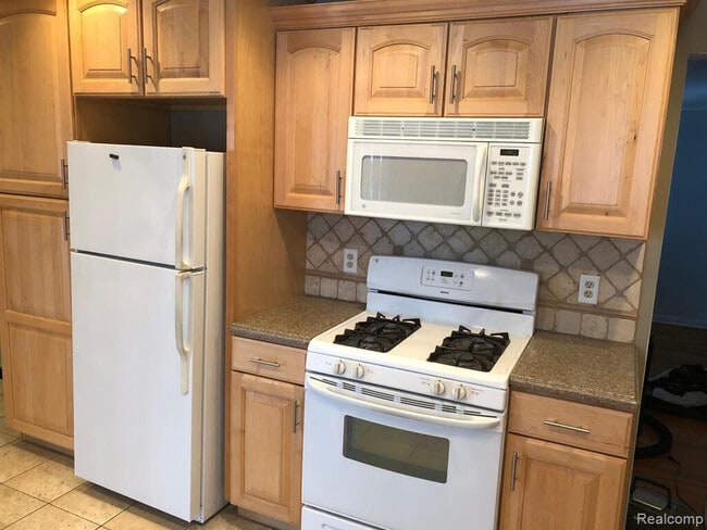 Building Photo - 924 E Windemere Ave