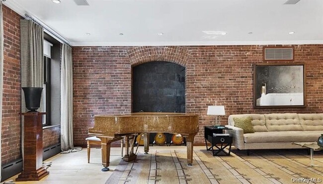 Building Photo - 500 Greenwich St