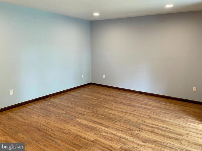 Building Photo - 506 Meadowview Ln