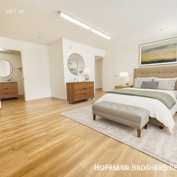 Building Photo - 982 S New Hampshire Ave