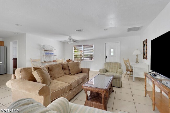 Building Photo - 2772 Riverview Dr