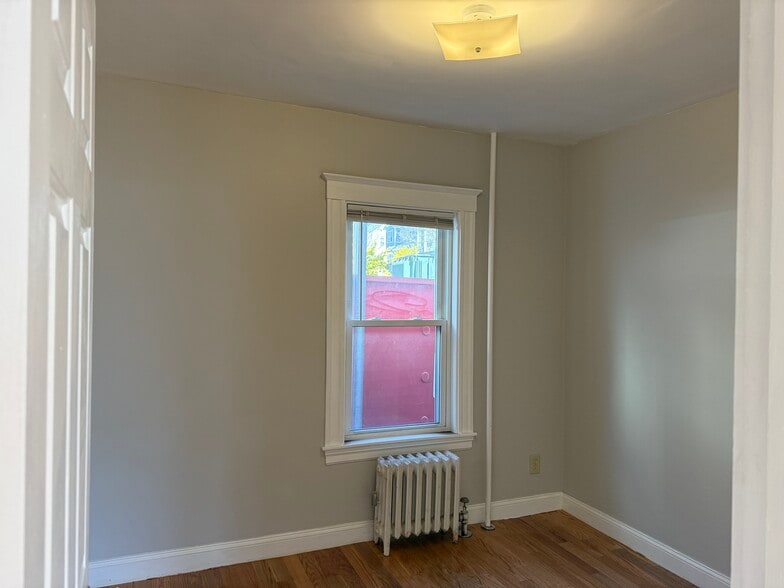 Building Photo - 65 Bacon St