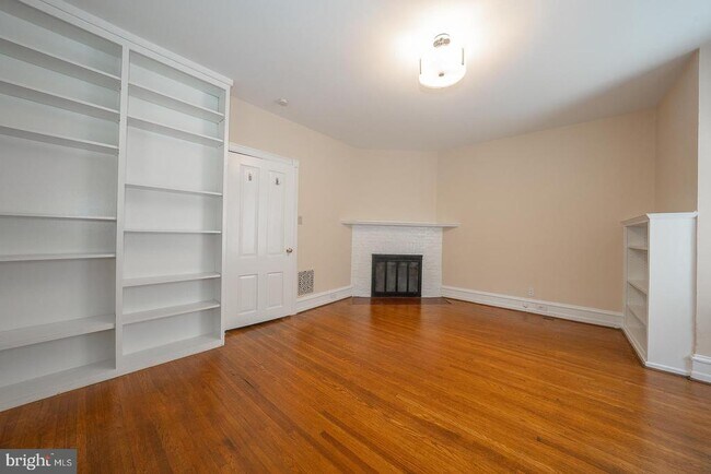 Building Photo - 211 Pennswood Rd