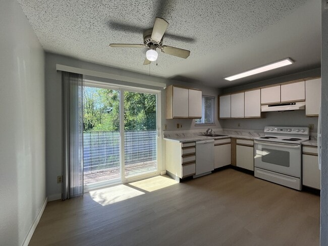 Building Photo - 8332 SW 21st Ave