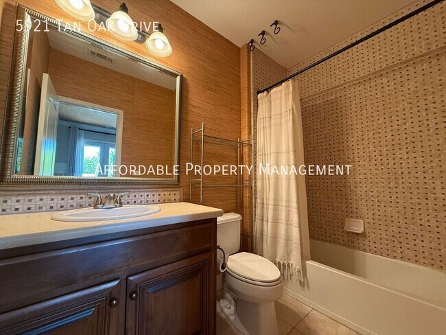 Building Photo - 5921 Tan Oak Dr