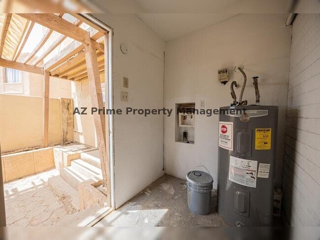 Building Photo - 4615 E Jones Ave