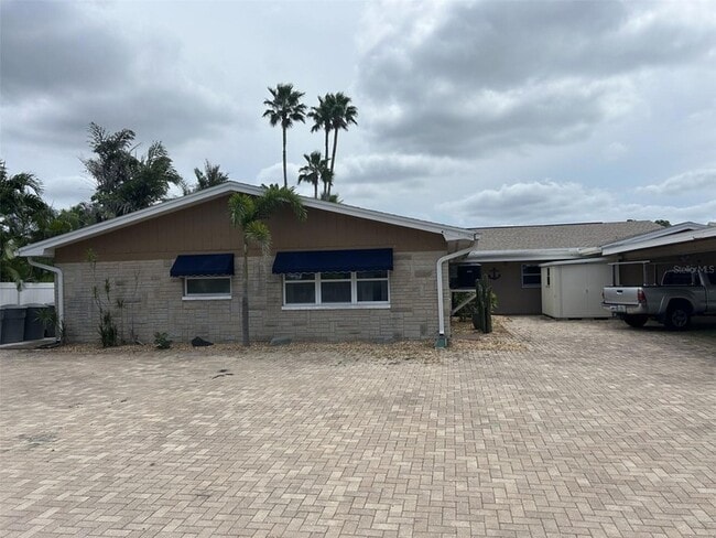 Primary Photo - 365 Capri Blvd