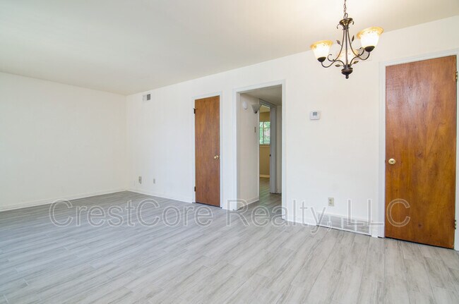 Building Photo - 21 Diana St