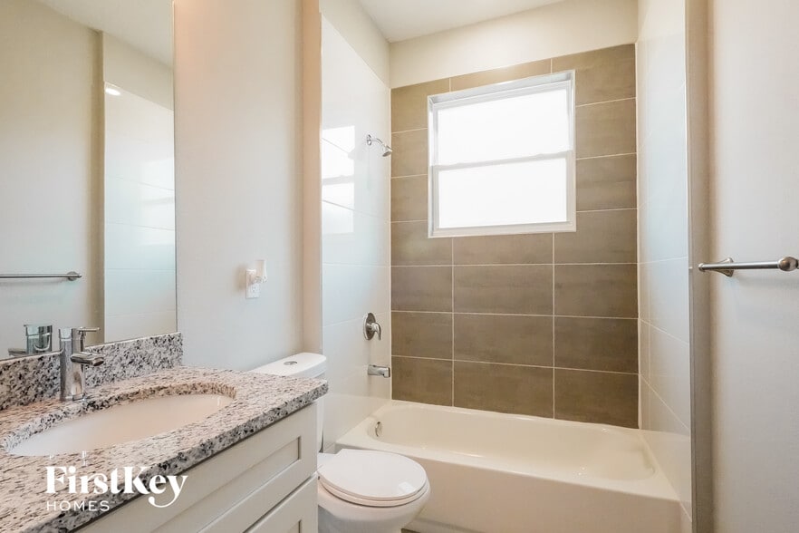 Building Photo - 453 Magpie Ct