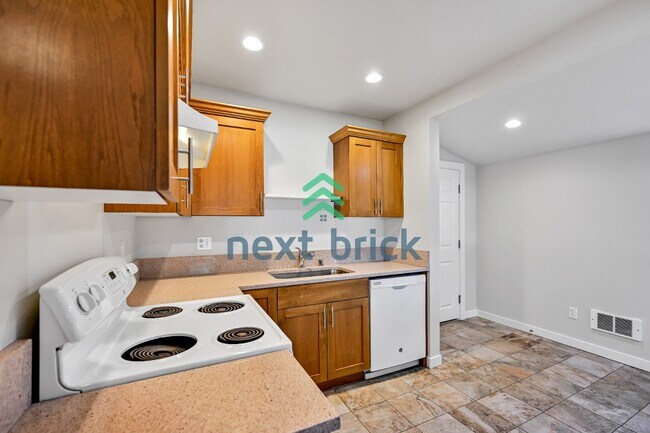 Building Photo - Charming 1-bedroom, 1-bathroom unit in Greenwood