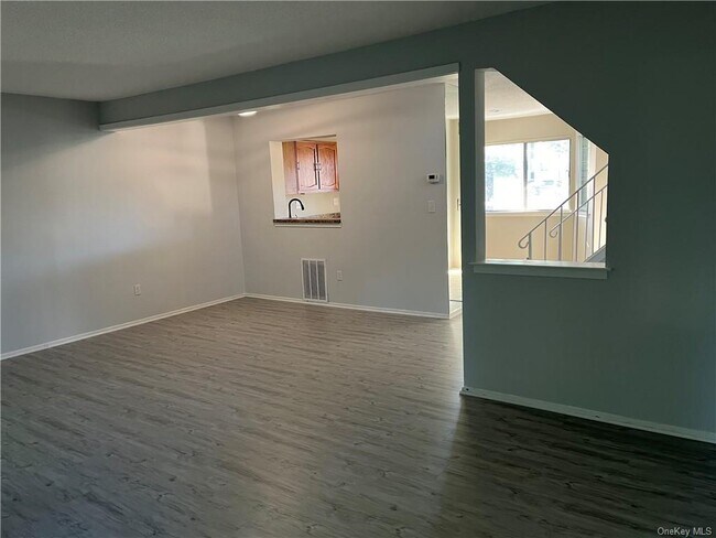 Building Photo - 161 Treetop Cir