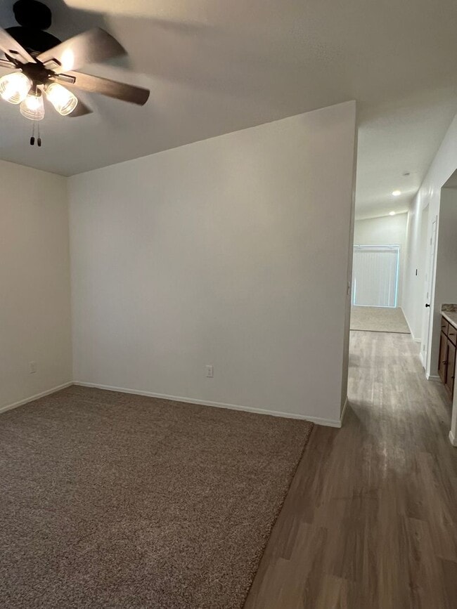Building Photo - 4 BEDROOM HOME!